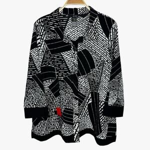 Ali Miles Black and White Abstract Blouse
